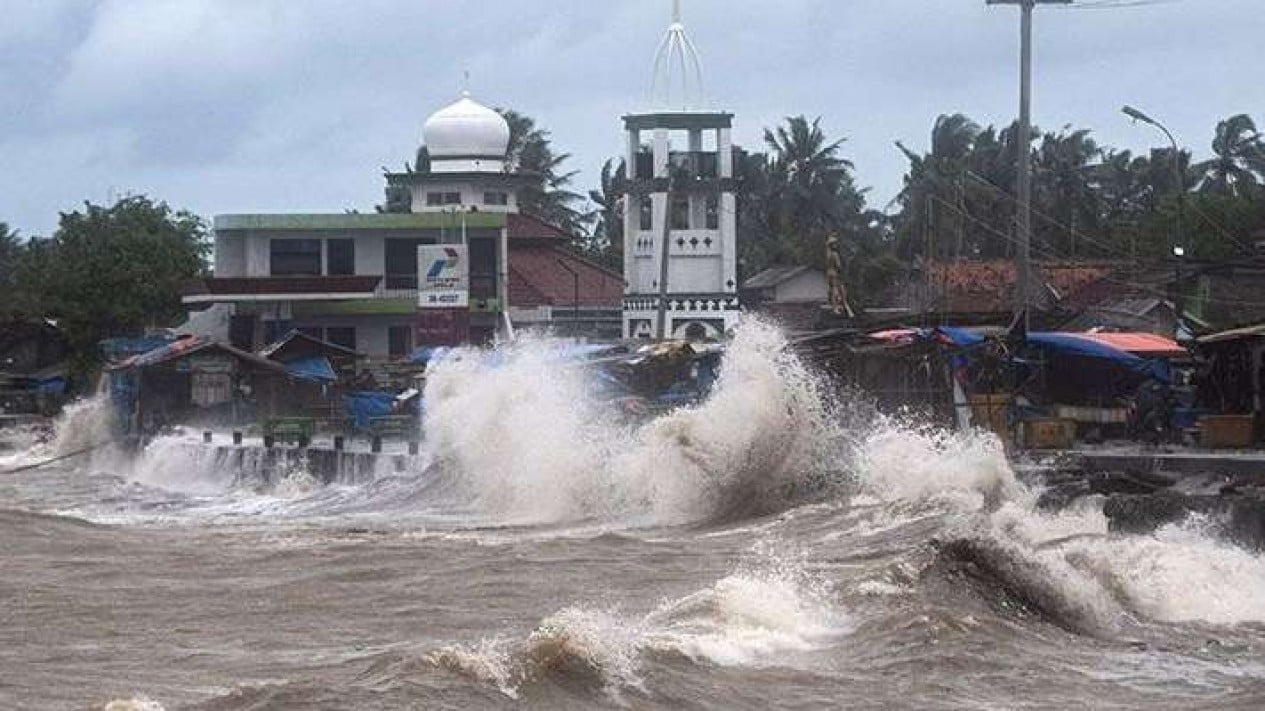 BMKG Urges Public to Beware of Potential High Waves in South Kalimantan Waters from Monday, 3 August