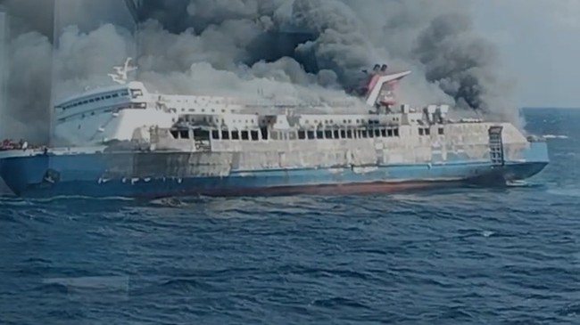 Moments of the KM Mutiara Sentosa Fire on the Surabaya-Makassar Route