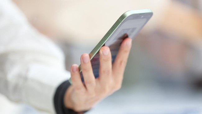 Dangerous Virus Attacks iPhone Users: Here Is How to Stop It