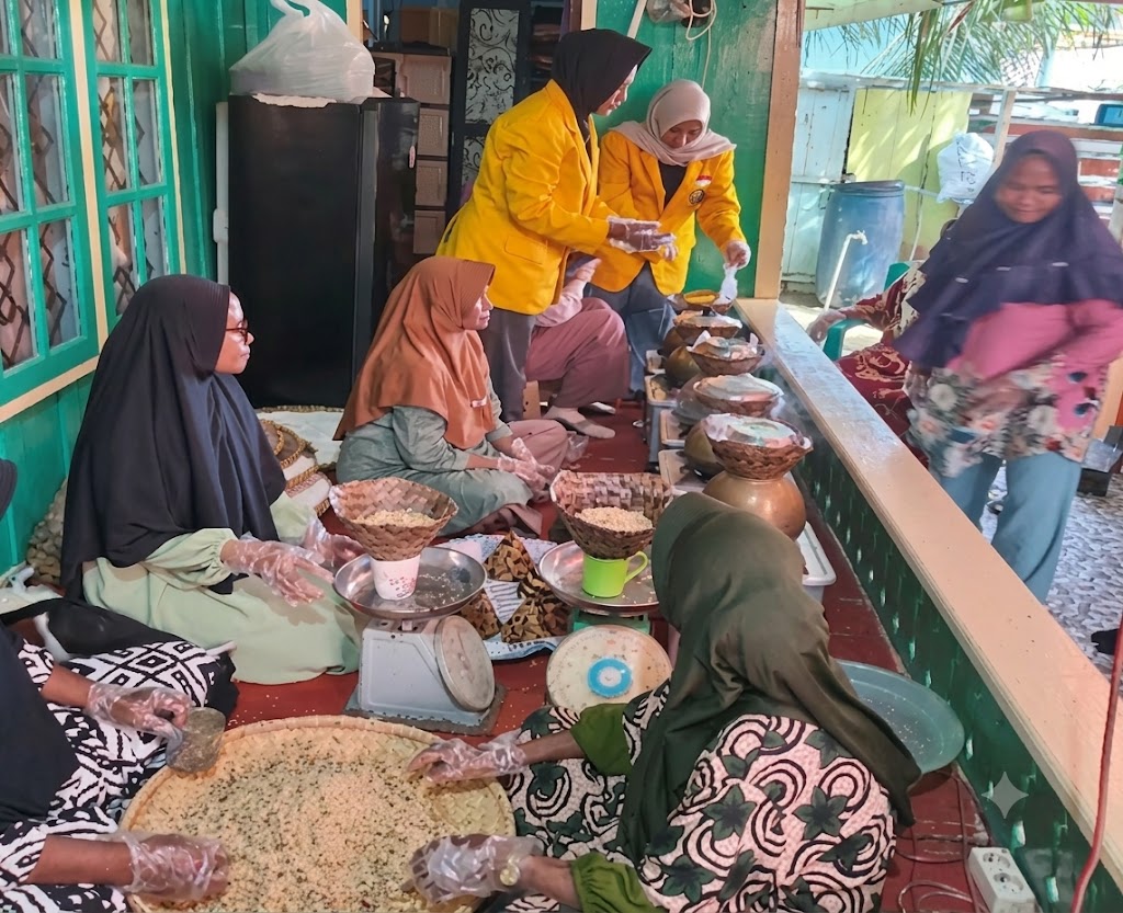 Two Universities Collaborate to Boost Economic Empowerment for Housewives in Madapolo Village, South Halmahera