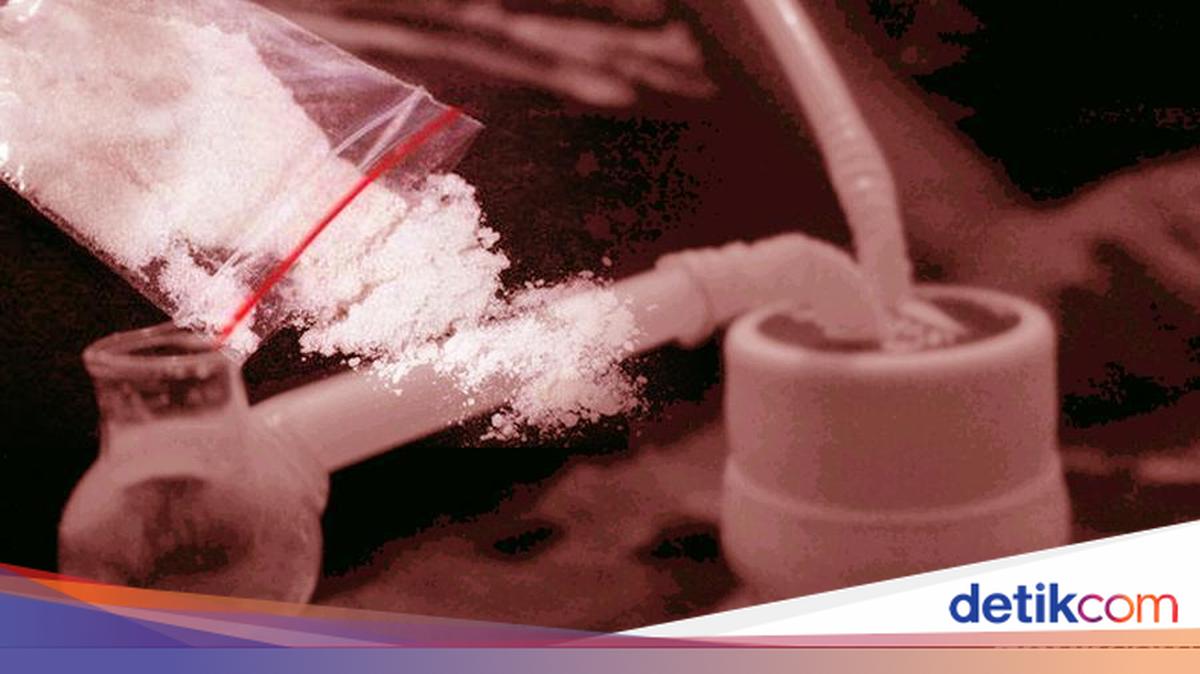 Bus Conductor in Semarang Arrested After Hiding Crystal Meth in Candy Bottle