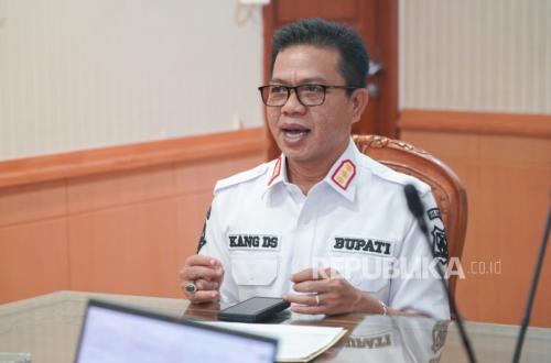 Observer Appreciates Bandung Regent's Calm Demeanour Amidst Various Issues