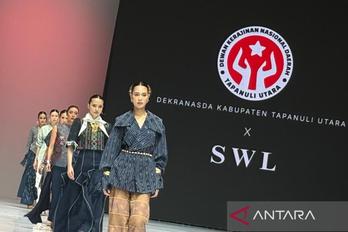 Tourism Minister states designers play key role in narrating Indonesian culture through fashion