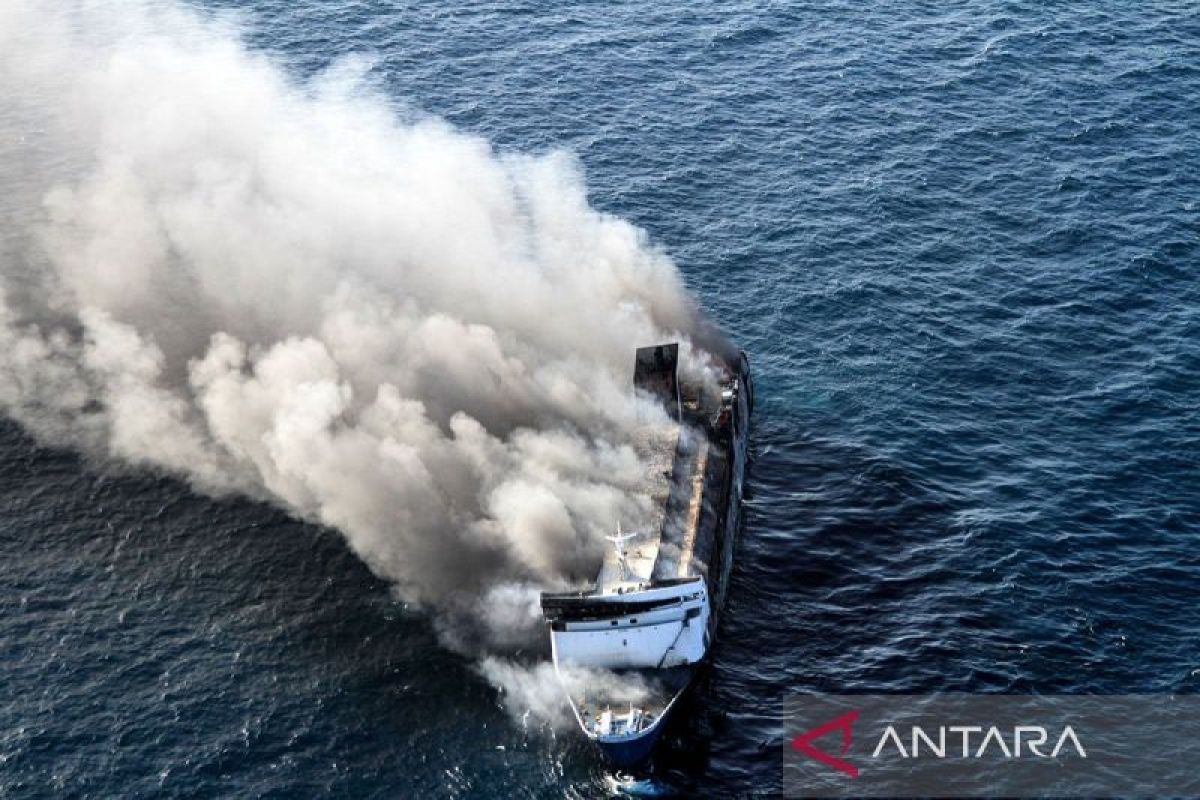 Roundup: Five dead after KMP Mutiara Sentosa 2 catches fire