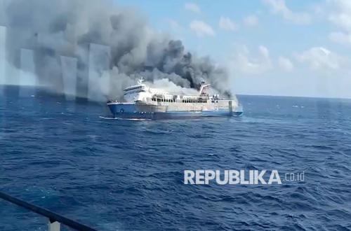 122 Survivors of KMP Mutiara Sentosa II Fire Reach Shore, 5 Confirmed Dead