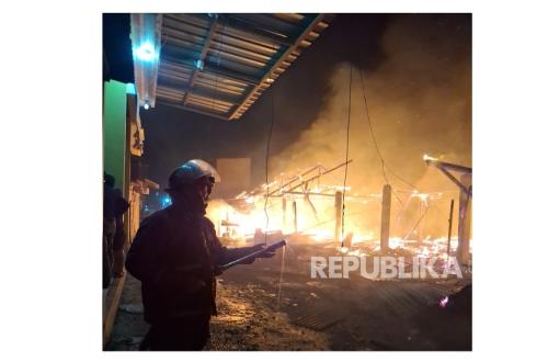 Fire Strikes Tegalgubug Textile Market in Cirebon Again, Just Days After Previous Blaze