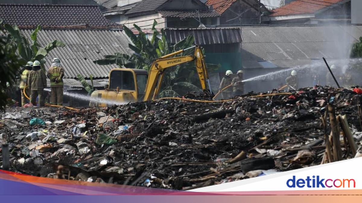 Jakarta Government to Shut Down Illegal Dumpsite Where Firefighter Died