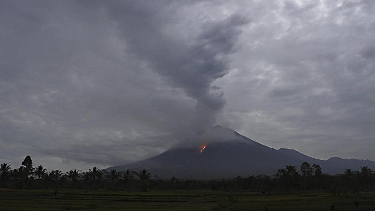 Mount Semeru Erupts Five Times This Morning