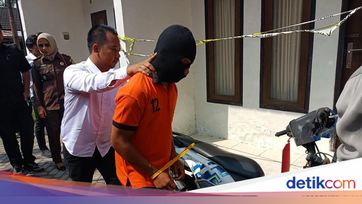 Murder Reconstruction of Unram Student Held, Suspect Jeered by Residents