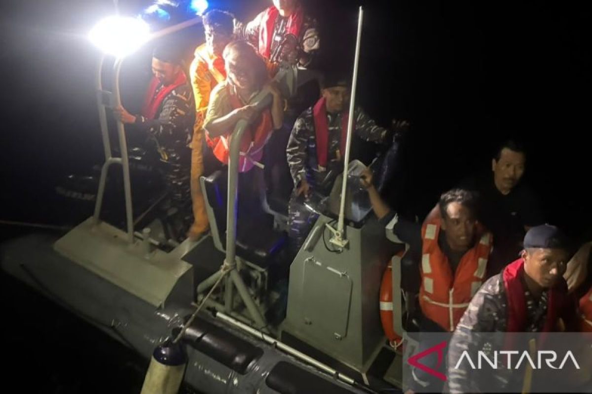 Indonesian Navy deploys warships and aircraft in ferry fire rescue off East Java