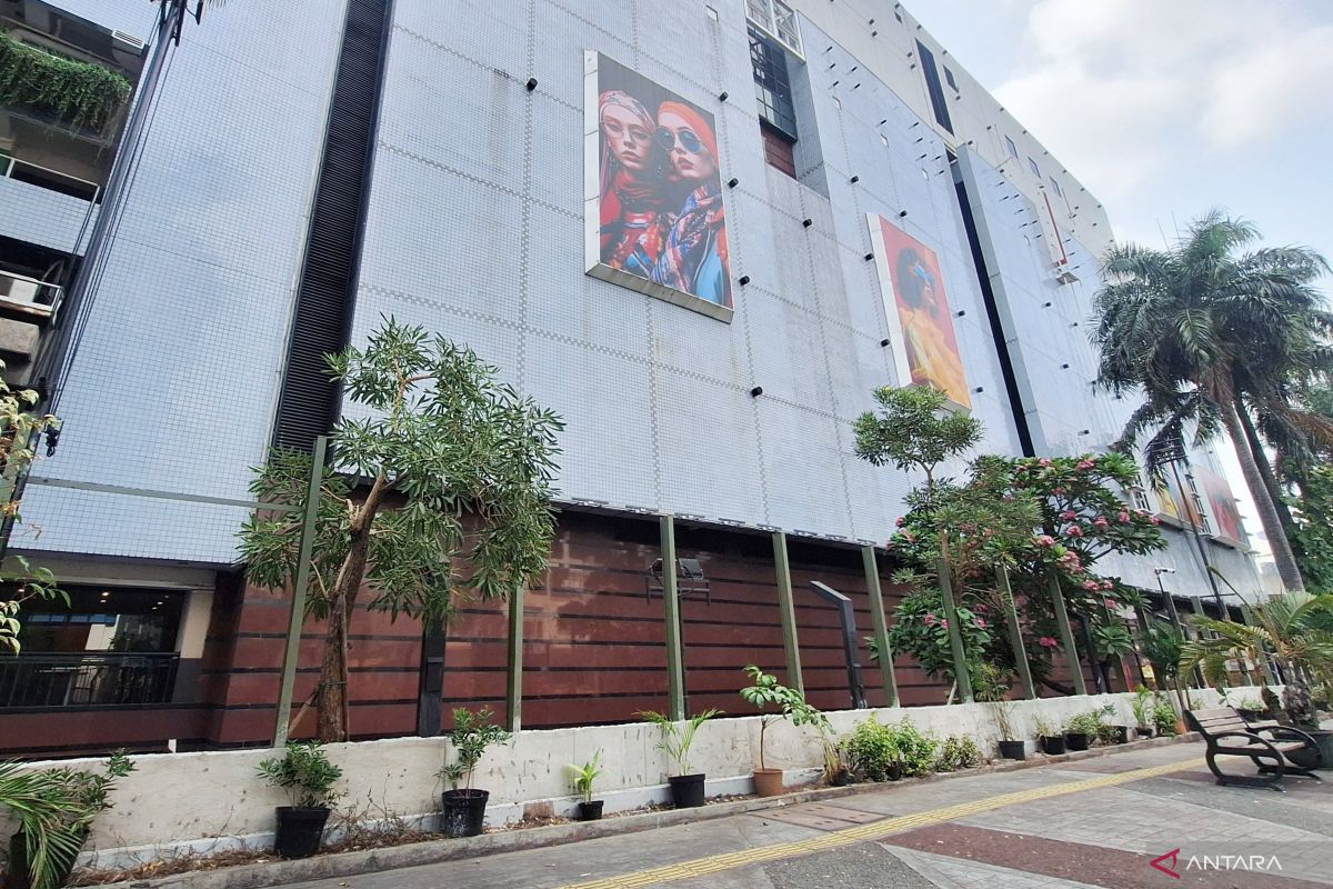 Jakarta Residents React to Mall Barricade Controversy