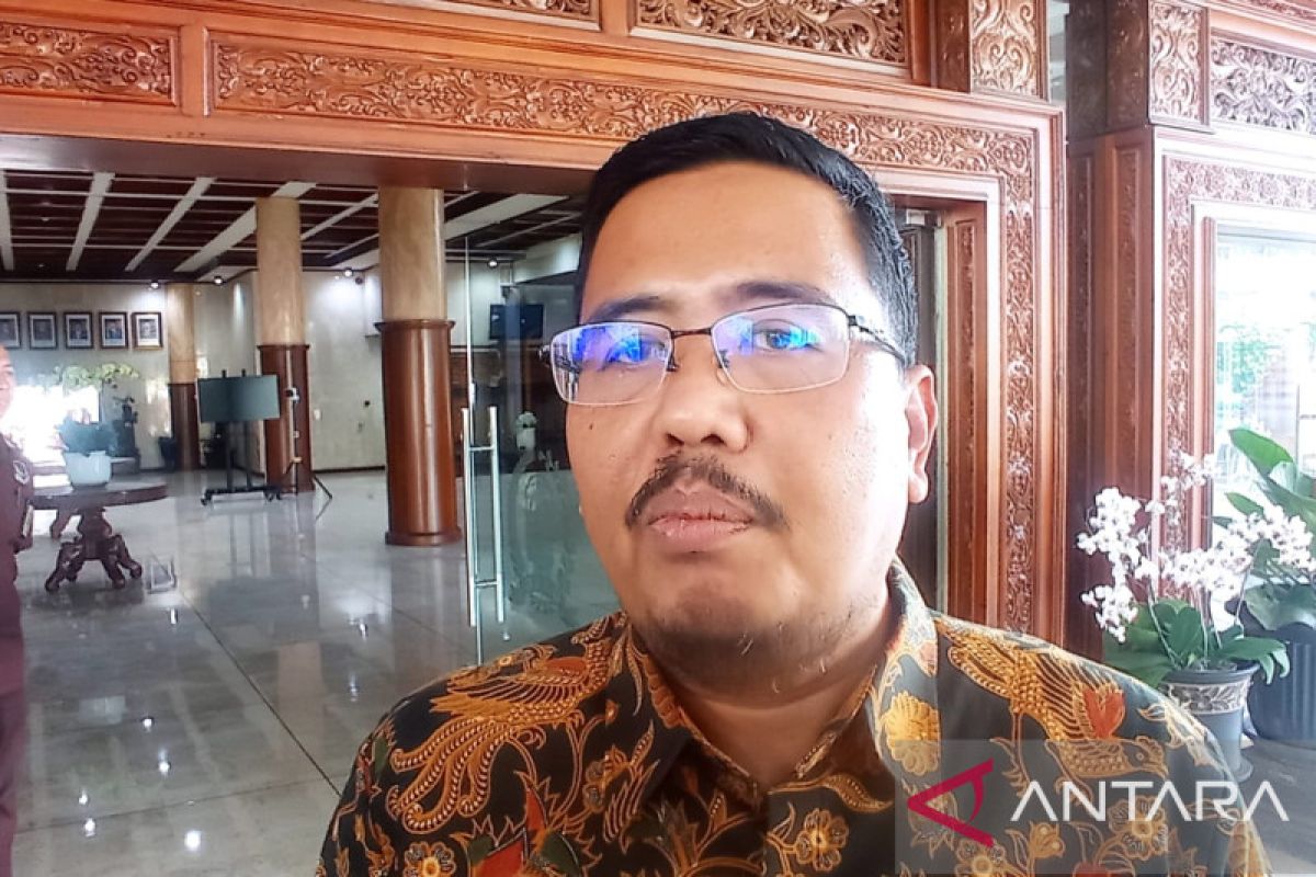 KPK Summons House Member Anwar Sadad in East Java Grant Fund Case