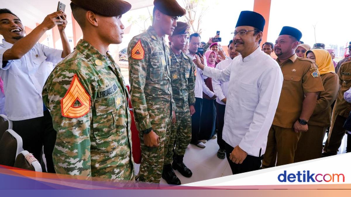 Minister Gus Ipul Reviews Taruna Bhakti Nusantara Programme at Gresik People's School