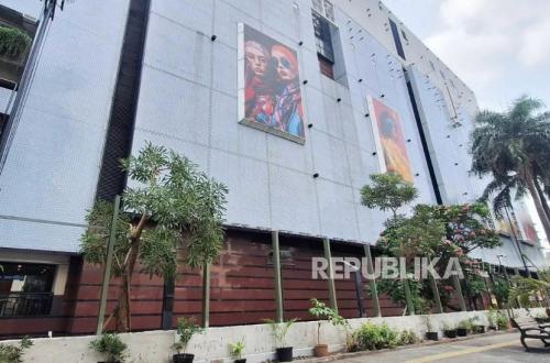 Jakarta Residents Respond to Malls Installing High Fences