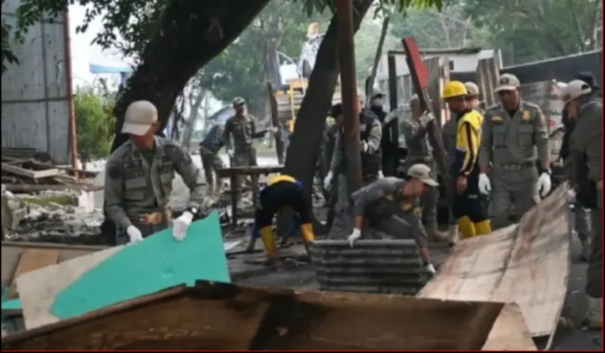 Joint Task Force Dismantles 216 Illegal Structures Along Cianjur-Bandung Highway