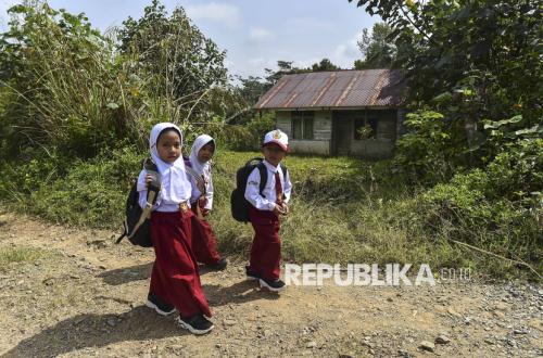 The Learning Spirit of Transmigrant Children in a Remote School in the Kerinci Mountains
