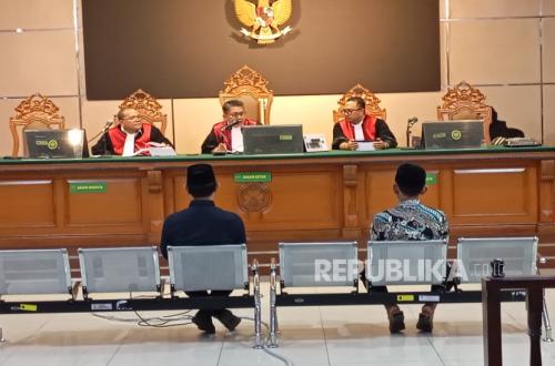 Non-Active Bekasi Regent Ade Kunang Faces 7-Year Sentence, Father 4 Years