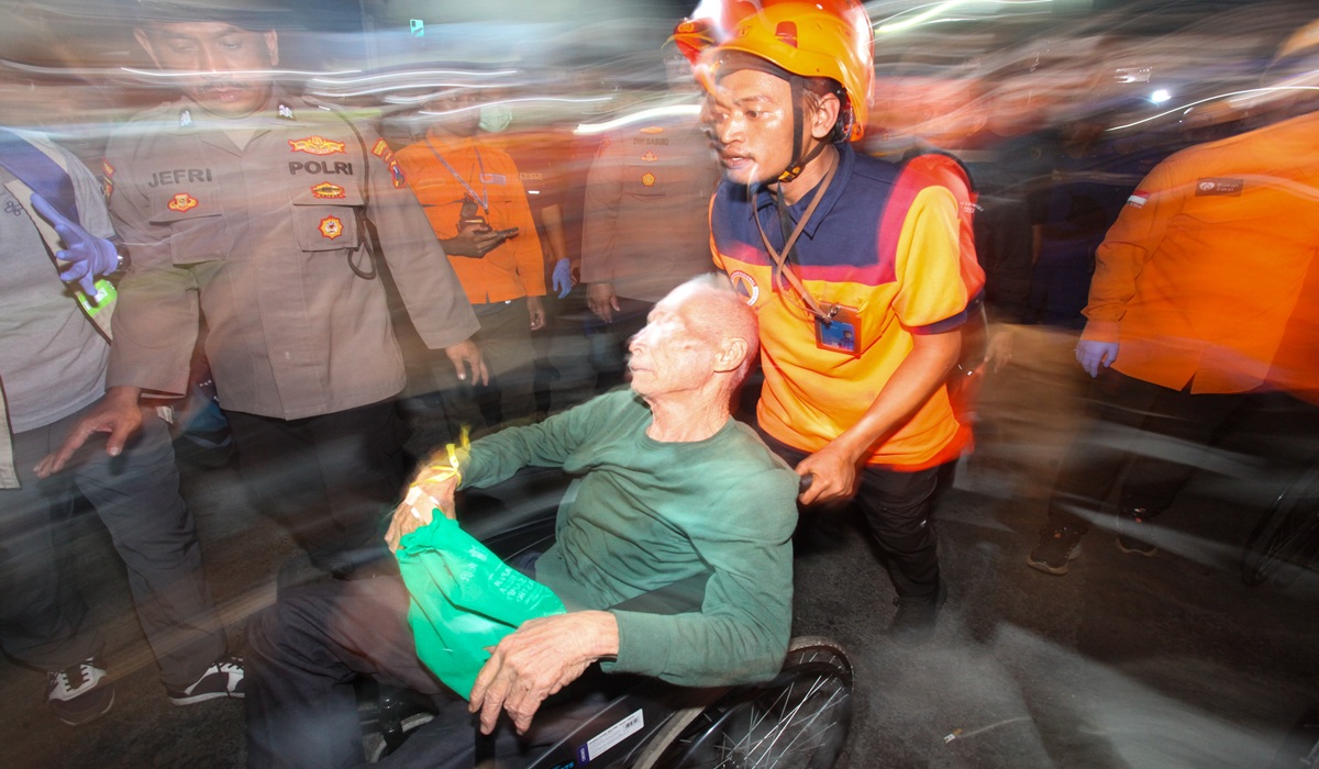 KNKT Investigation Team Probes KM Mutiara Sentosa II Fire