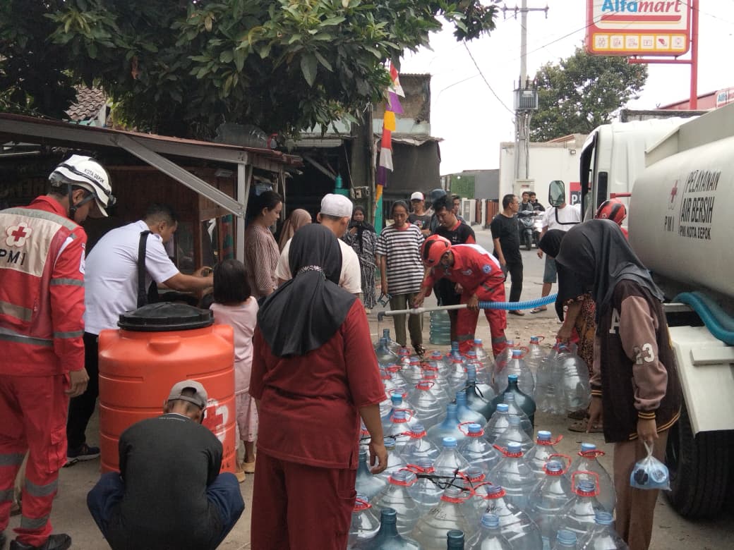Extreme Drought: Depok Water Utility Distributes 250,000 Litres of Clean Water to Thousands Across 5 Subdistricts
