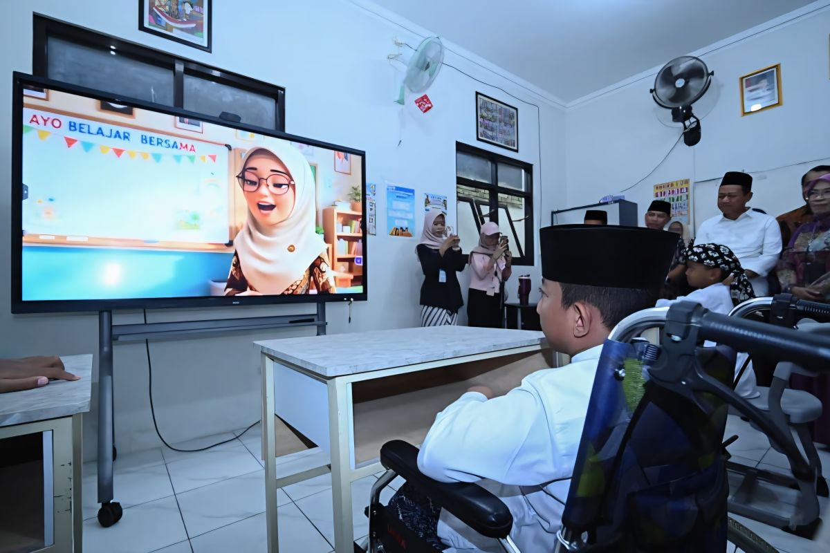Education Ministry: Interactive Flat Panels Support Learning for Students with Special Needs