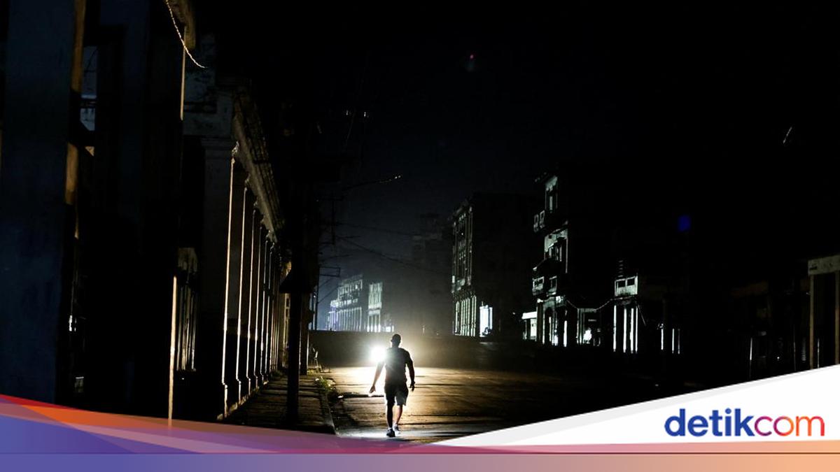 Cuba Plunged into Darkness After Total Power Grid Failure