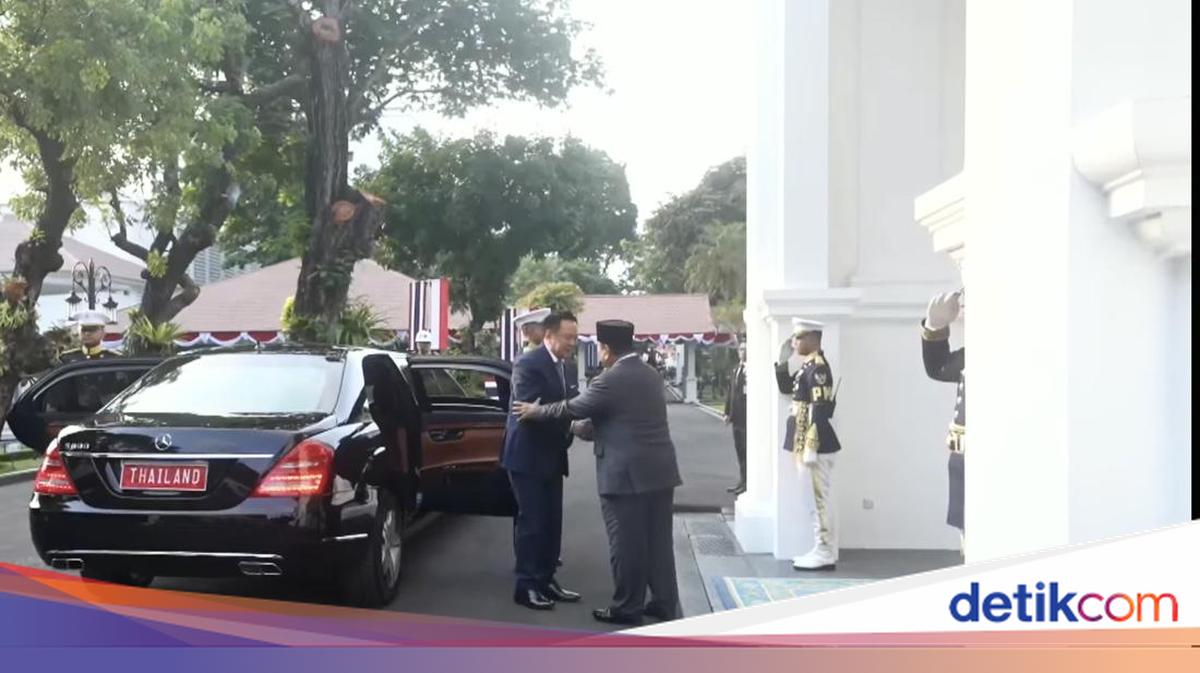 Thai PM Arrives at Palace, Receives Warm Welcome from Prabowo