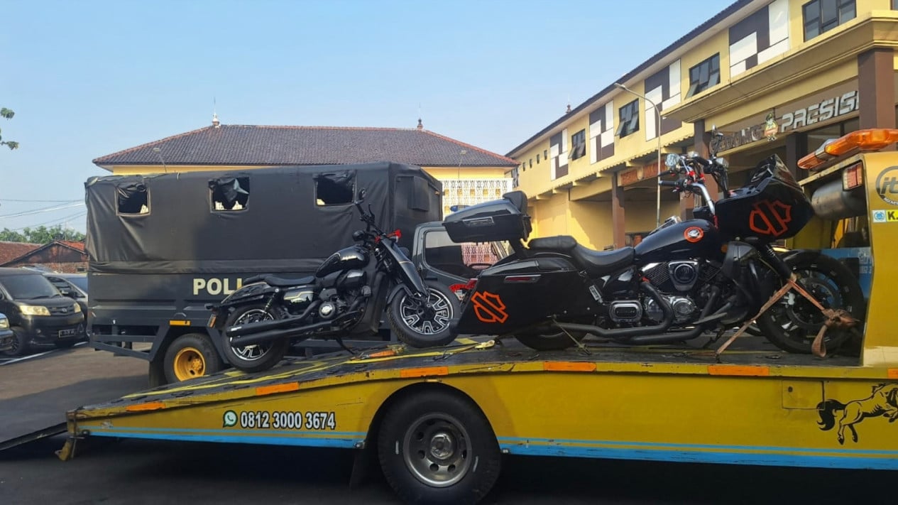 Four Large Motorcycles Seized by KPK in Bribery Case Involving Pemalang Regent