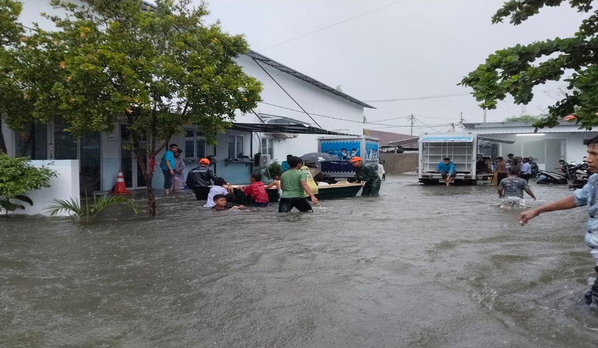 Dozens Evacuated from Flood-Hit Areas in Padang