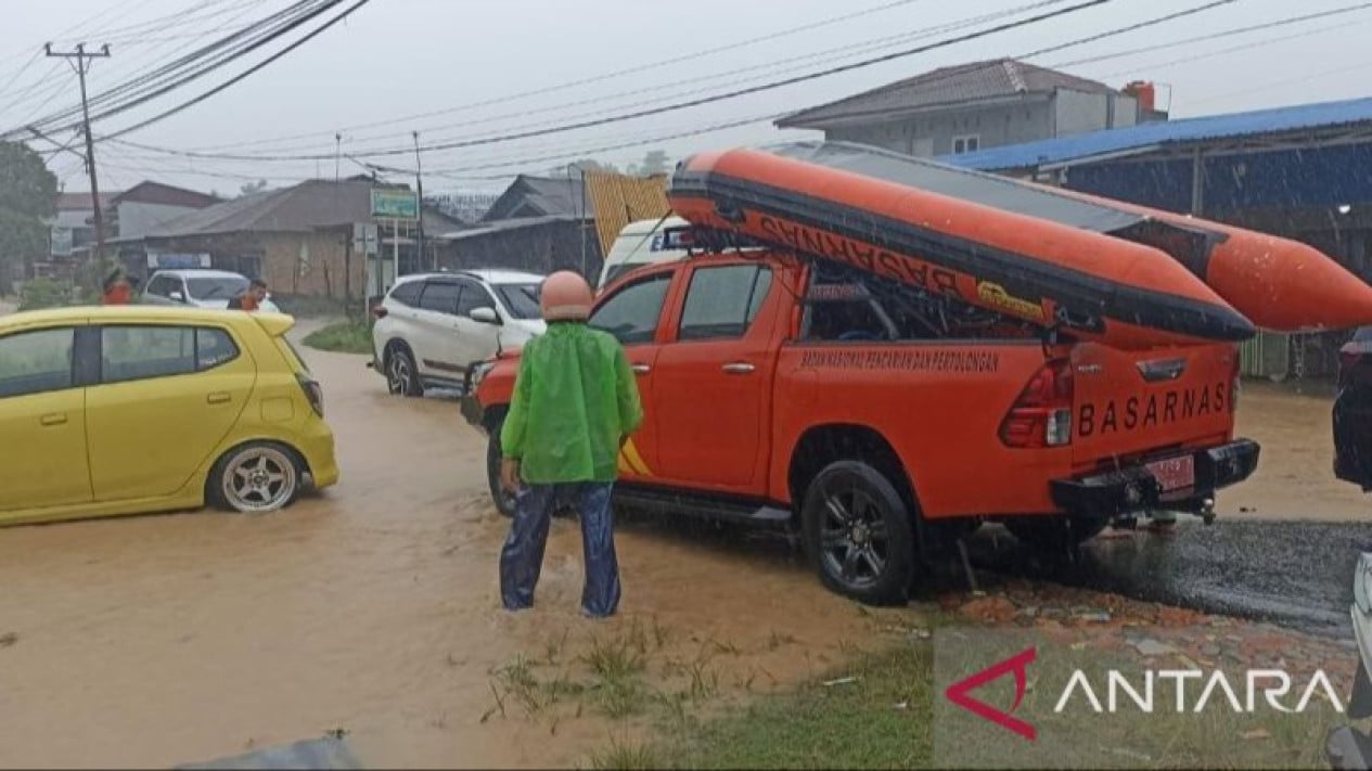 Heavy Rain Triggers Flooding in Padang, SAR Team Urges Public Vigilance