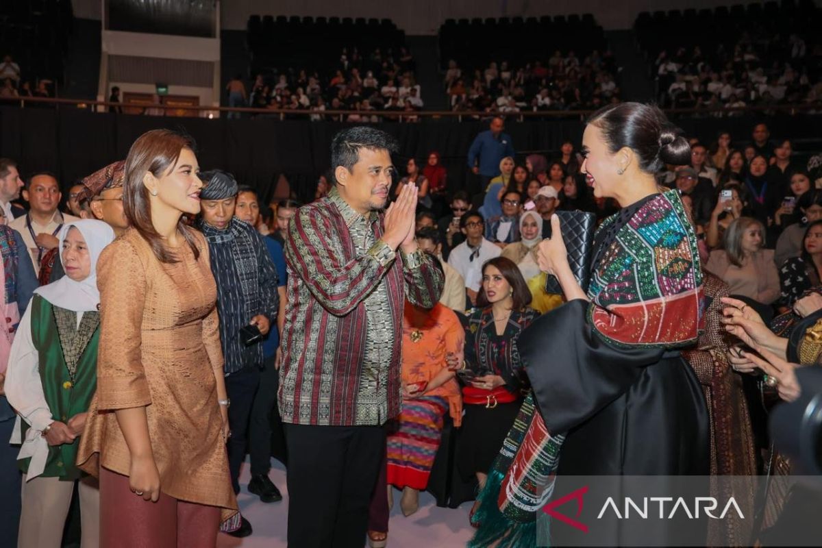 Governor Affirms North Sumatra's Readiness to Become Indonesia's Fashion Hub Through Traditional Textiles