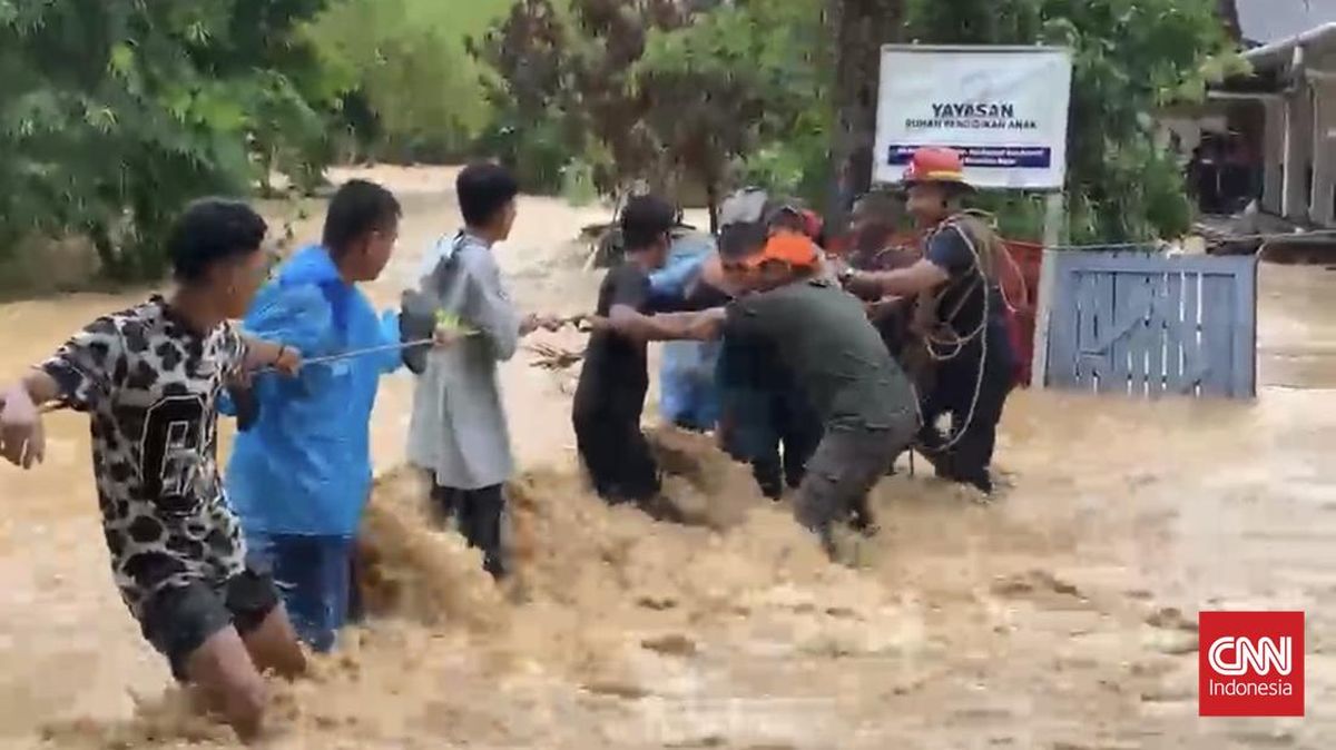 Floods in Padang City: 3 Sub-districts Affected, Several Motorcycles Swept Away