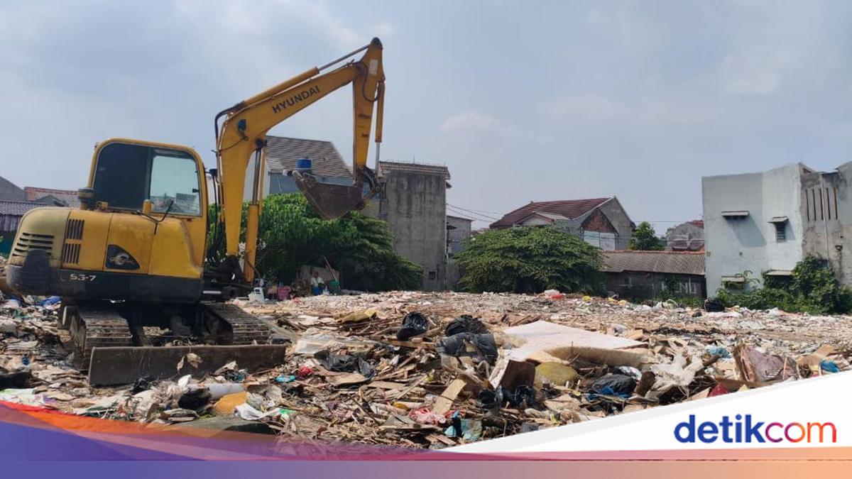 Illegal Dumpsite in East Jakarta Where Firefighter Died Was State Land Intended for Reservoir