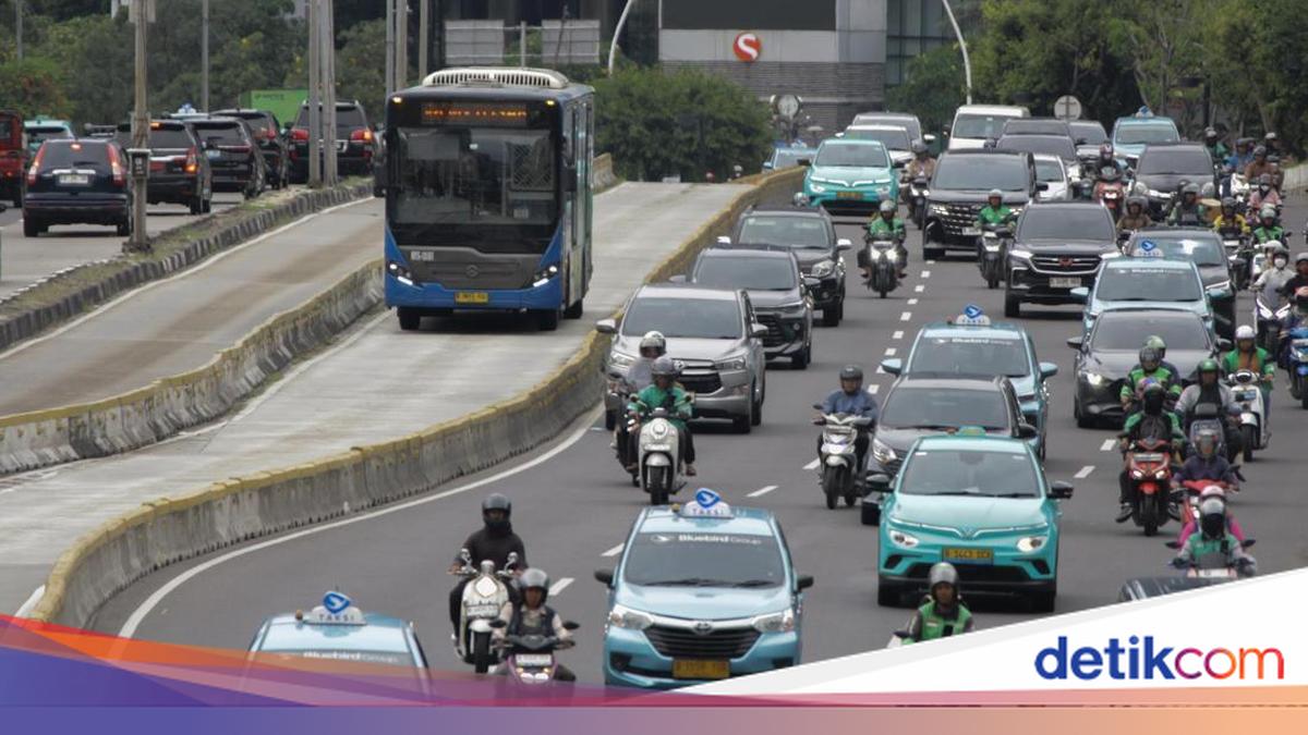 Transjakarta Apologises After Viral Video Shows Homeless Man Removed from Bus Over Odour Complaint