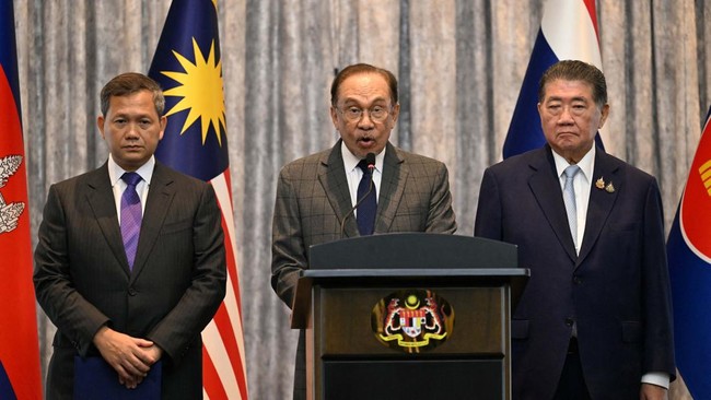 Malaysia in Turmoil, PM Anwar Ibrahim's Government Threatened with 'Split'