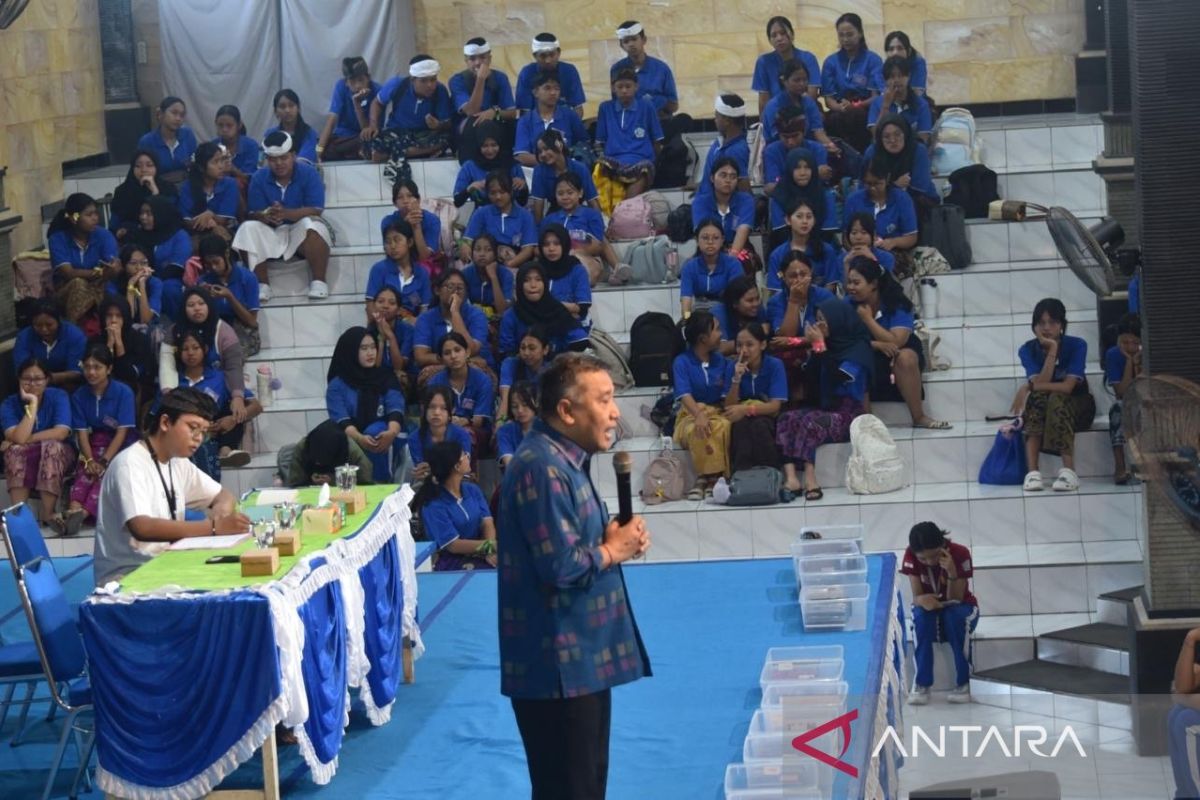 Bali KPU Provides Voter Education to 45,399 Students Through 'Goes to School' Programme