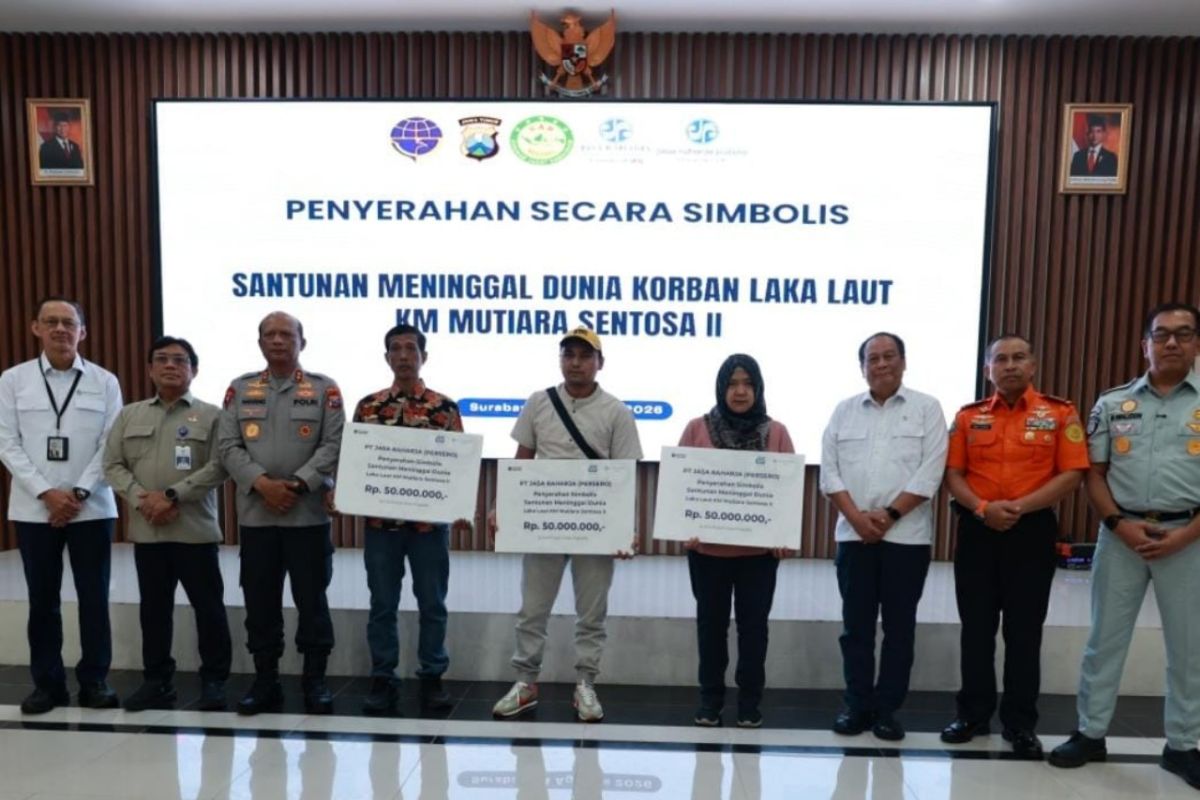 Deputy Minister of Transportation Delivers Compensation to Families of KMP Mutiara Sentosa II Victims