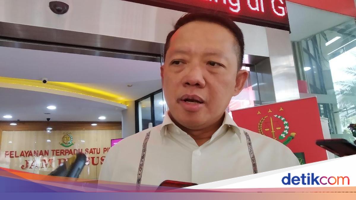 Attorney General Temporarily Suspends Prosecutor Febrie Adriansyah