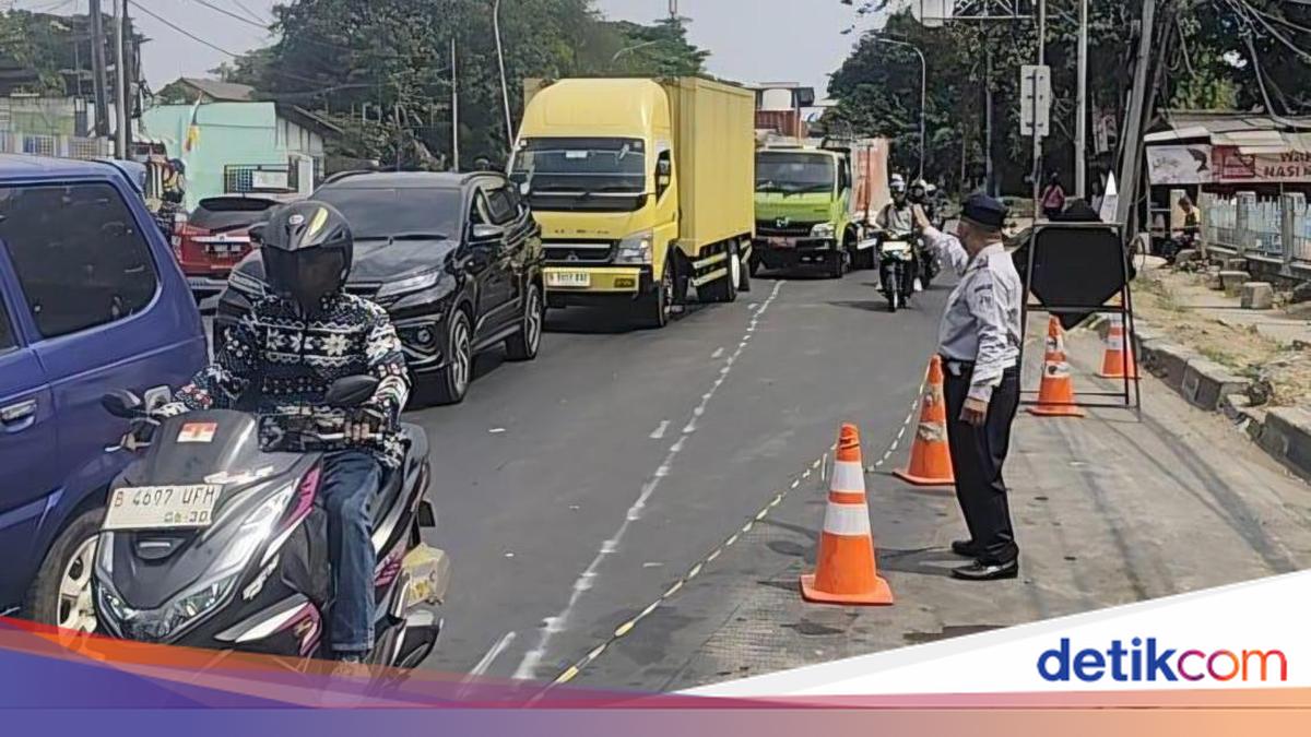 Long Traffic Jams Hit Cakung and Ciracas in East Jakarta, Here's the Cause