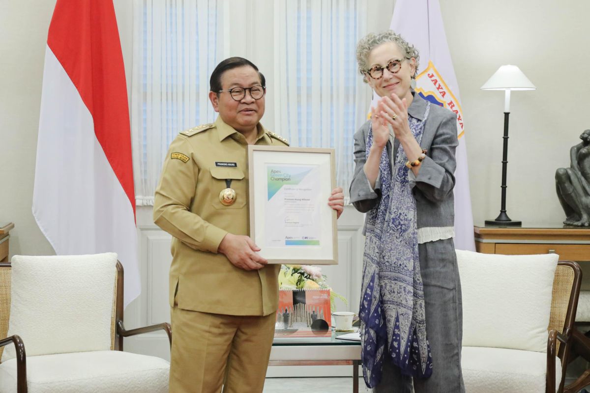 Jakarta receives award for commitment to advancing low-carbon policies
