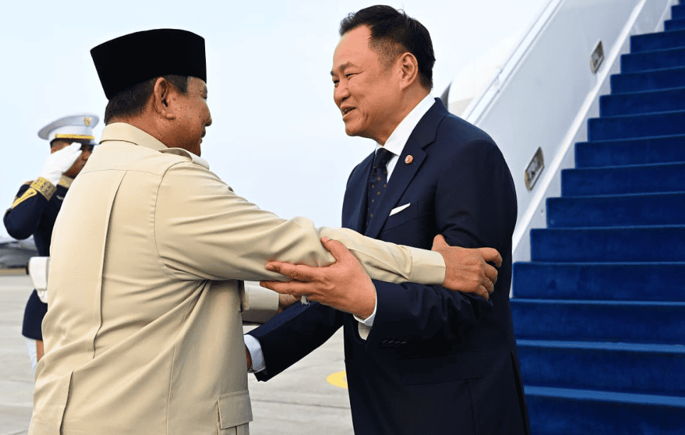 Prabowo Bids Farewell to Thai PM at Halim