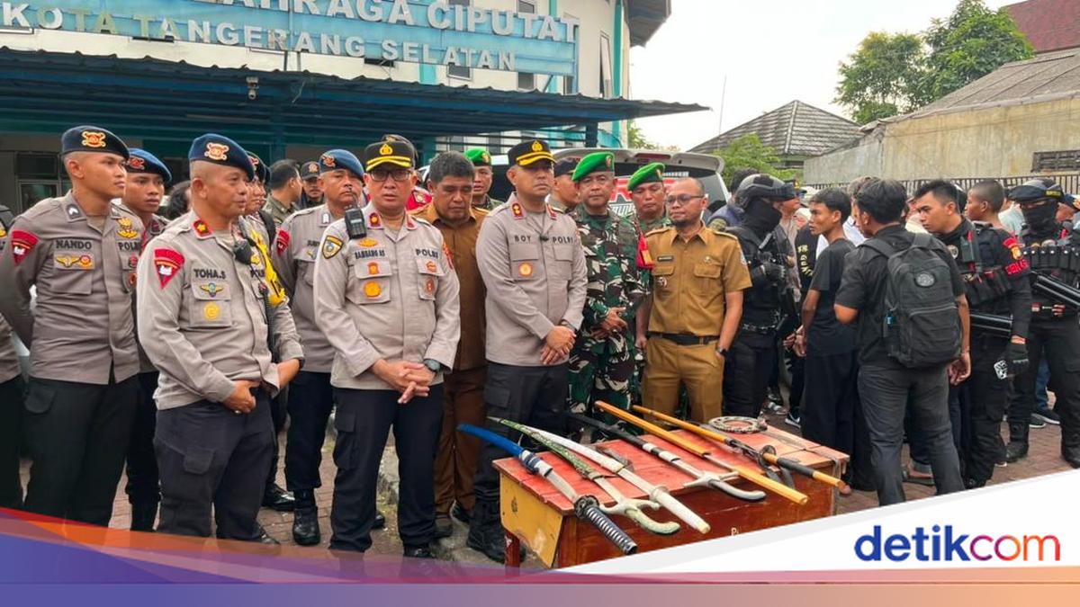 Brimob Polda Metro Arrests Six in South Tangerang, Seizes Nine Sharp Weapons