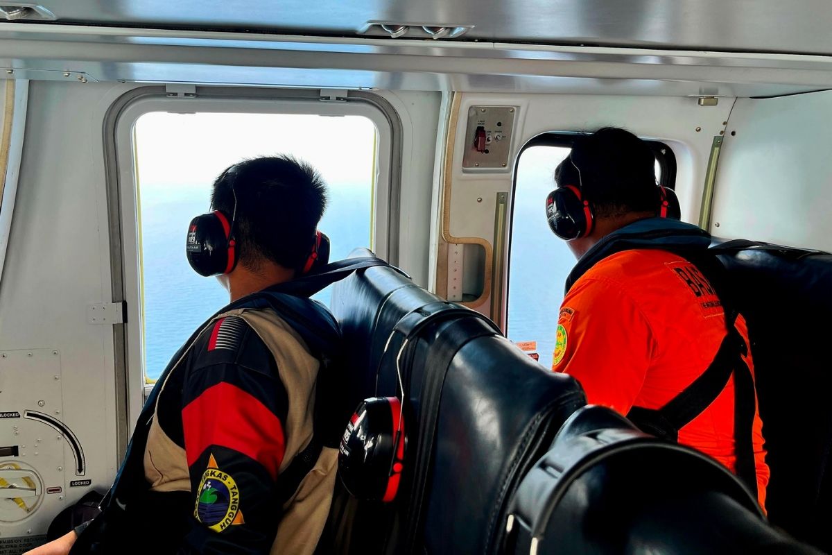 Joint SAR Team Deploys Helicopter to Search for Missing Vessel in Anambas