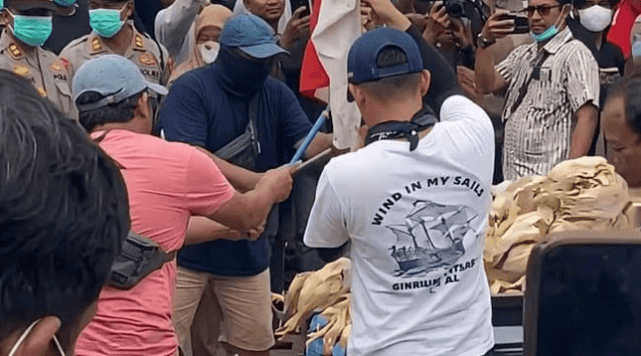 Central Kalimantan Residents Demand Concrete Action from PLN Over Rotating Blackouts