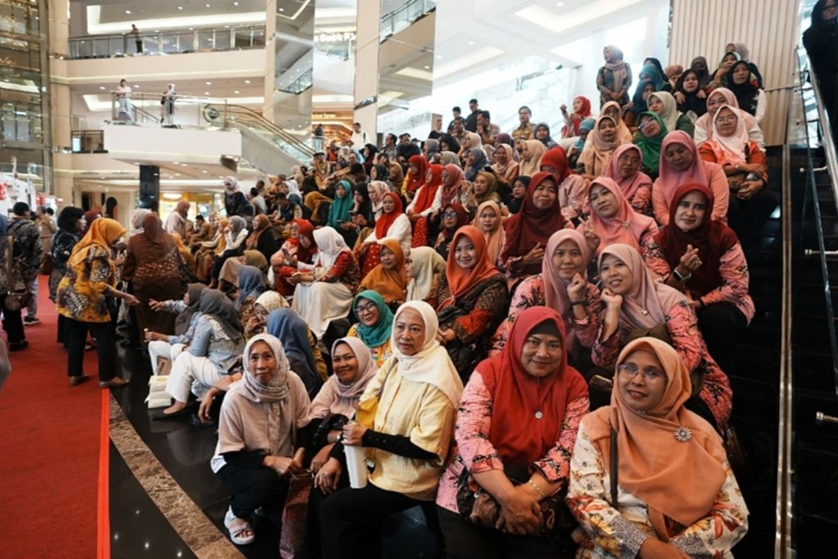 51 West Jakarta Dekranasda artisans join mall promotion event