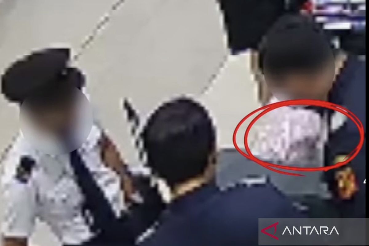 Malaysian Police Suspect KLIA Staff Assisted Pilot in Smuggling Ecstasy to Indonesia
