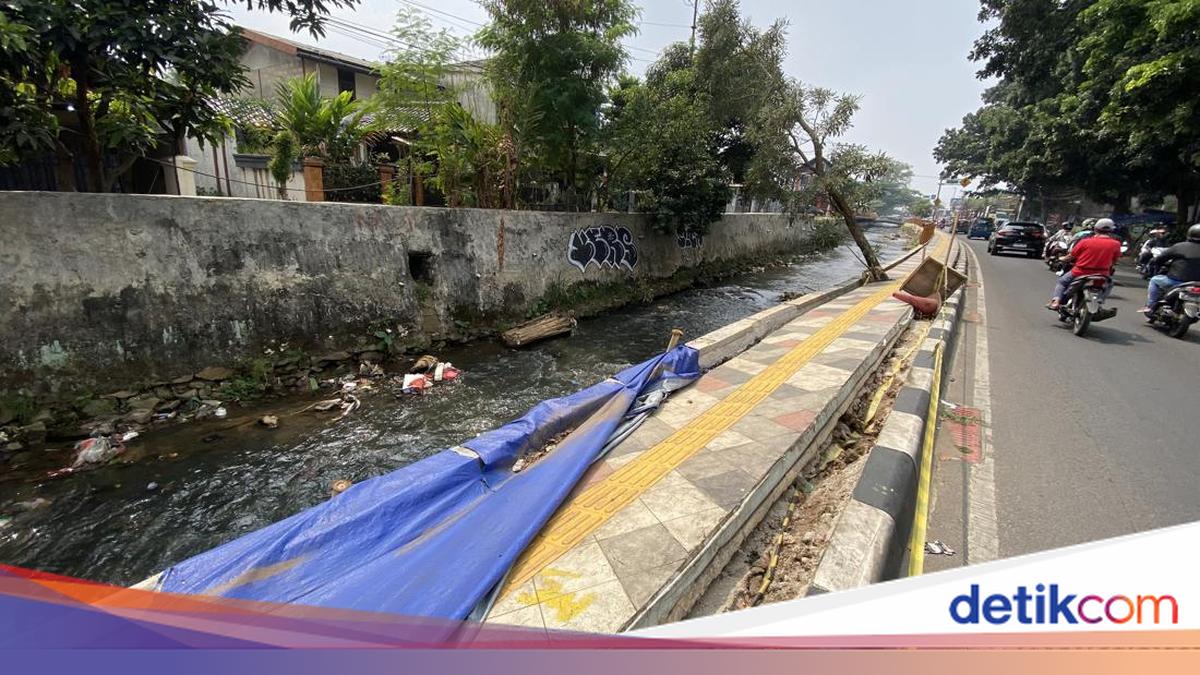 Depok's Rp 9.7 Billion Sidewalk Collapses After Less Than a Year, Repairs to Cost Another Rp 1 Billion