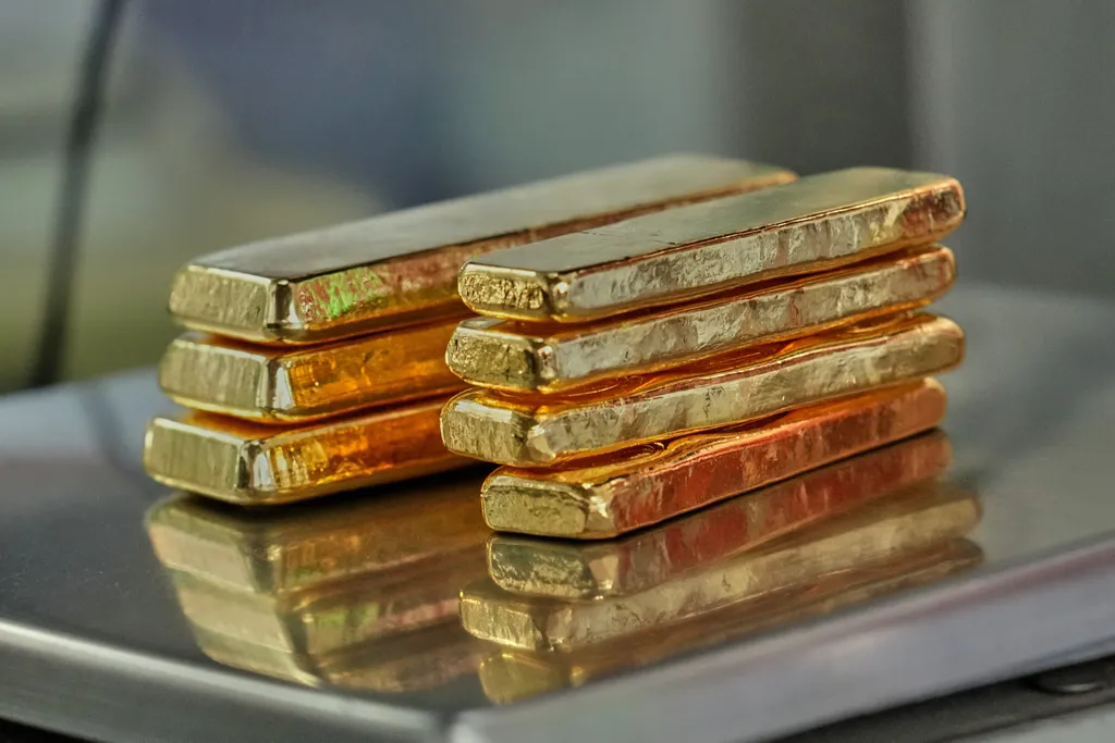 Gold Prices Pressured by Tight Monetary Policy, Indonesian Demand Surges