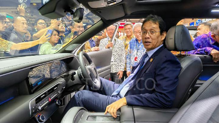 Finance Minister Purbaya Announces EV Incentive Plan for 500,000 Vehicles