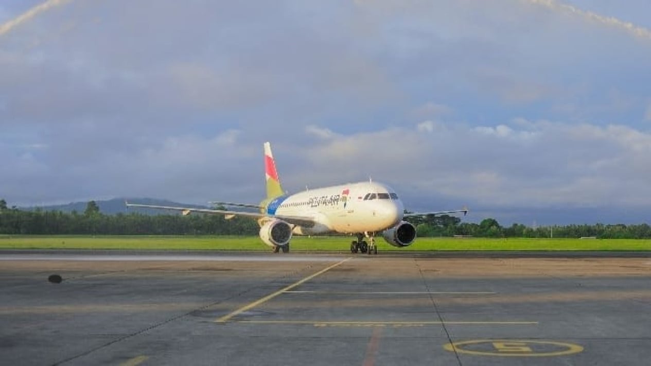 Constitutional Judge Questions Rp300,000 Flight Delay Compensation, Urges Tighter Airline Oversight