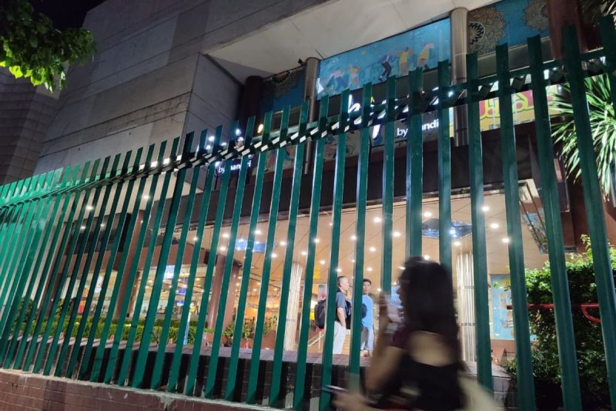 Fences Cannot Enclose Trust